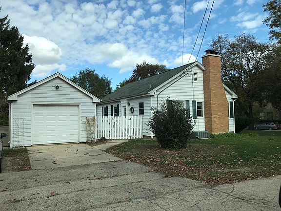 3rd image of 1231 Ash St