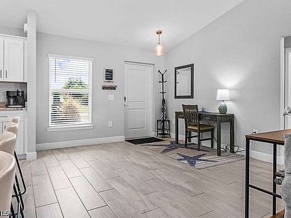 4th image of 632 NE 2nd Ave