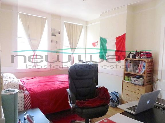 3rd image of 161 Endicott St APT 5F