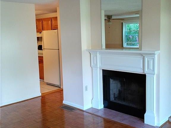 5th image of 351 New London Ave Unit 108