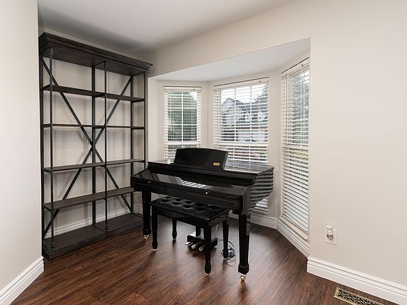 5th image of 2101 Blankenbecker Dr