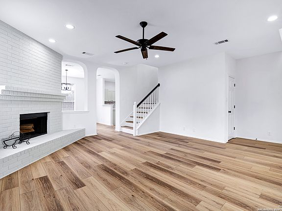 4th image of 3516 Dartmouth cove