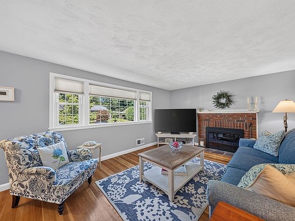 3rd image of 81 Juniper Dr