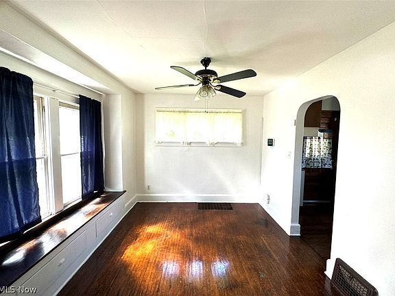 4th image of 1123 McKinley St NE