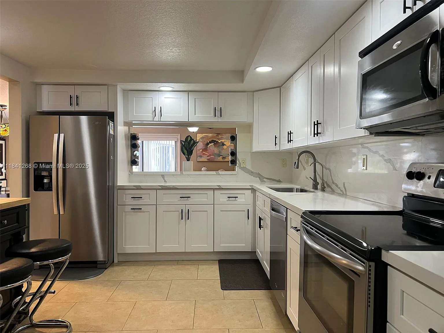 3 bed, 1854 sqft, $3,800 — Photo 2