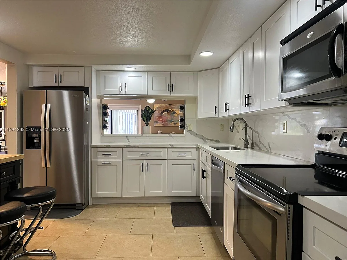 Building Photo - 9894 Fairway Cove Ln