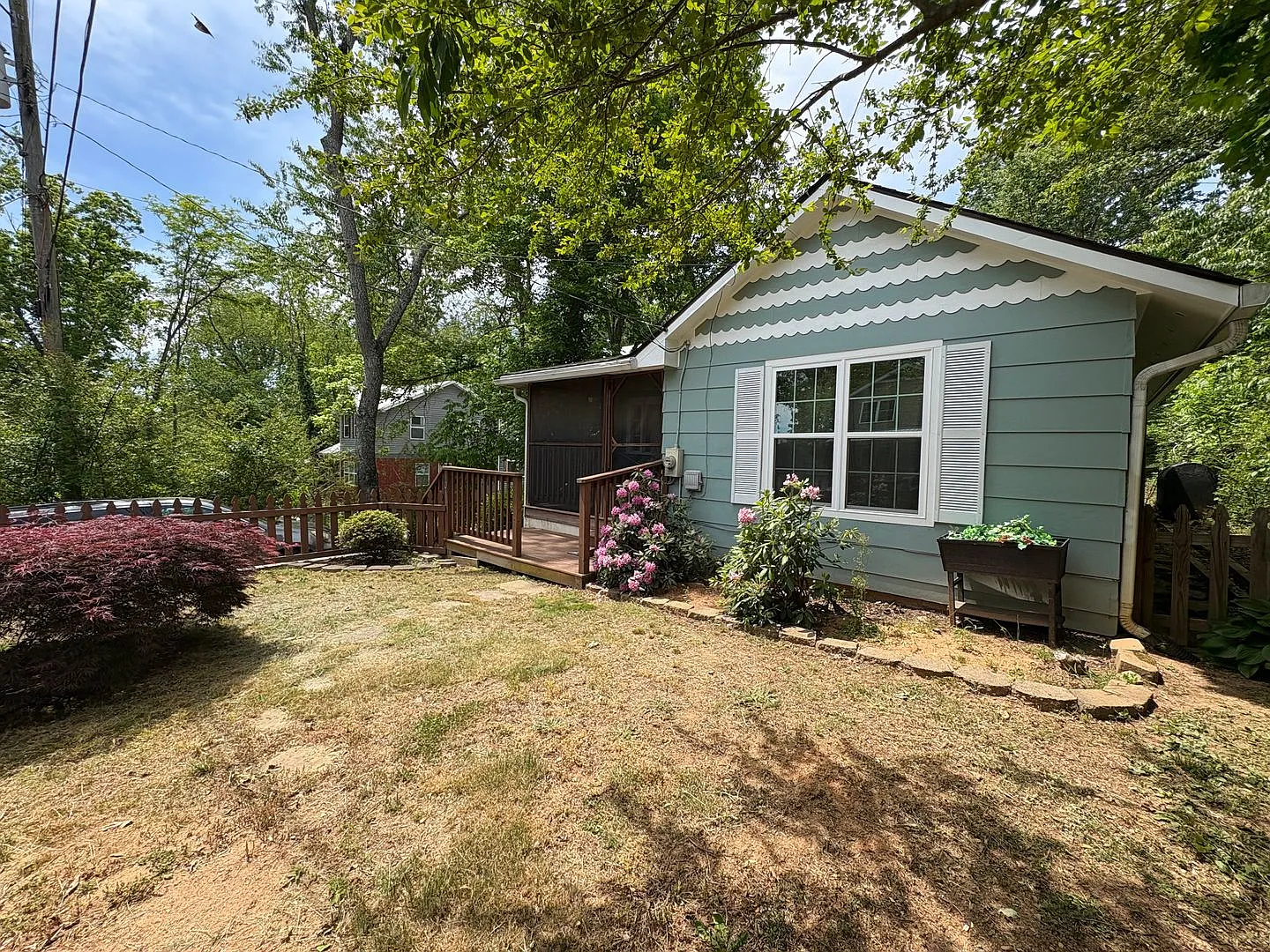 Fully Furnished! 3 bedroom 2 bath West Asheville — Photo 1