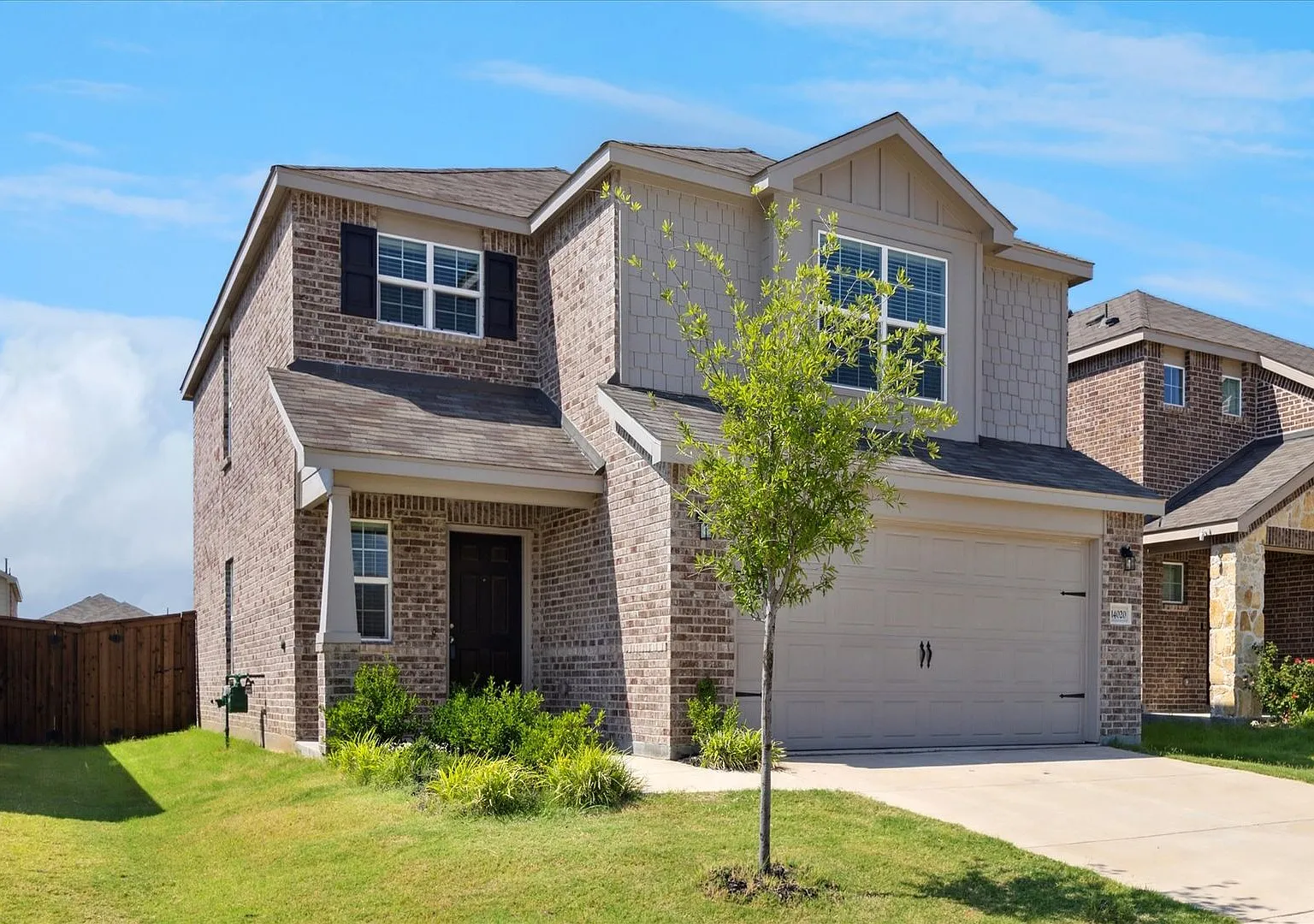 Gorgeous 4 bedroom — Photo 2