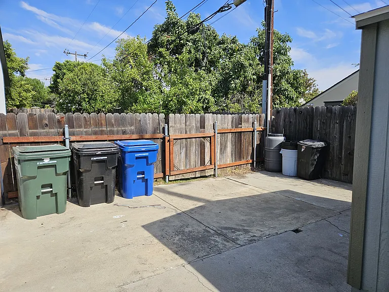 504 E Dalton Ave — Photo 30