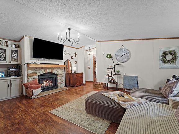 5th image of 35 Cardinal Dr