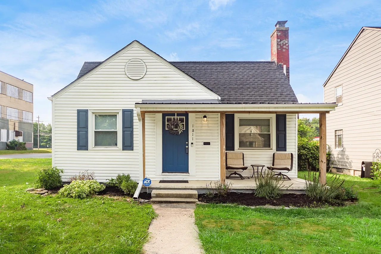3 bed, 1975 sqft, $1,875 — Photo 2