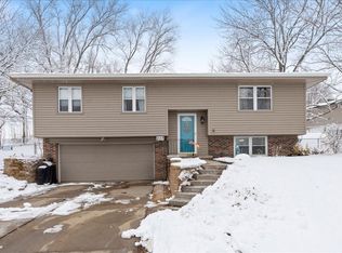 207 Meadow Dr, Treynor, IA 51575