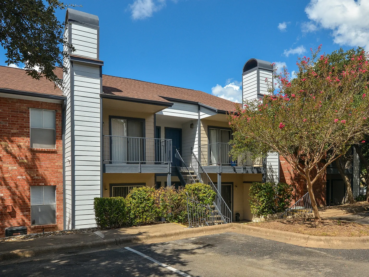 Centennial Place Apartments — Photo 4