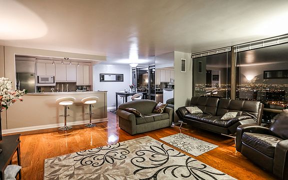 4th image of 2650 N Lakeview Ave APT 4001