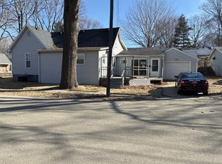 804 Monroe Ave, Dixon, IL 61021