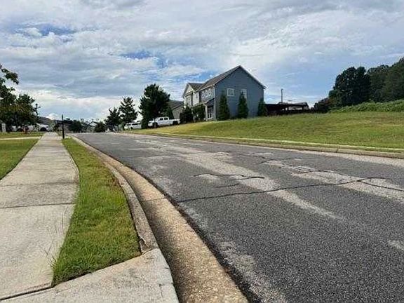 Exterior Neighborhood (street photo)