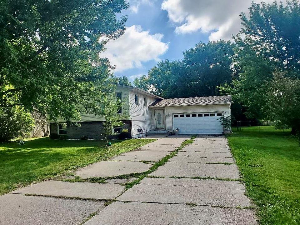 1st image of 2921 Roselawn Dr