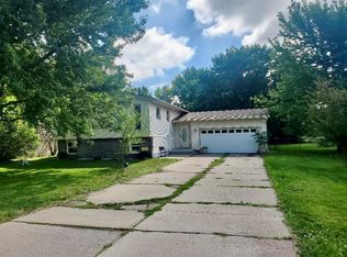 2921 Roselawn Dr, Grand Island, NE 68801