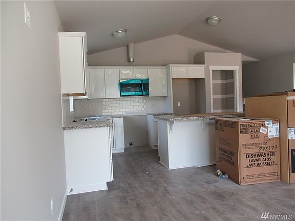 4th image of 953 Grant Ave