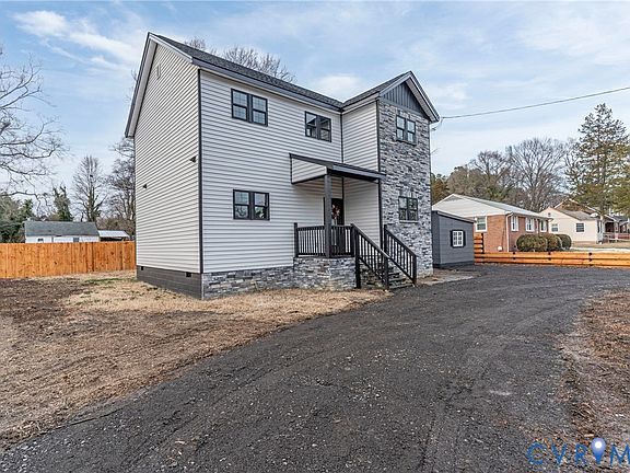 2nd image of 1952 Powell Rd