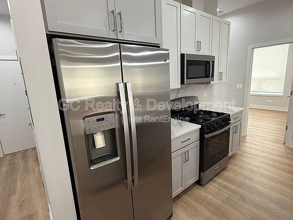 3rd image of 5071 N Northwest Hwy #301