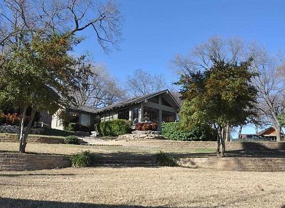 4th image of 1213 Greenwood Ln