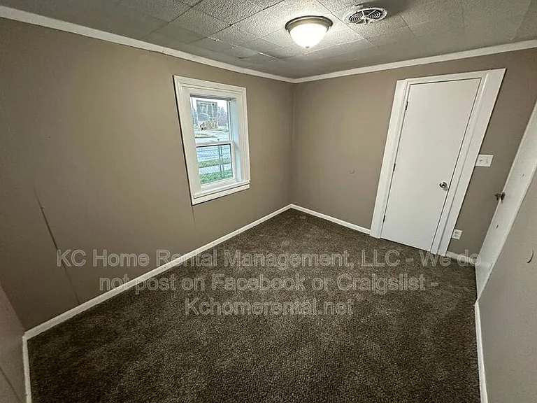 1200 E 23rd St S — Photo 19