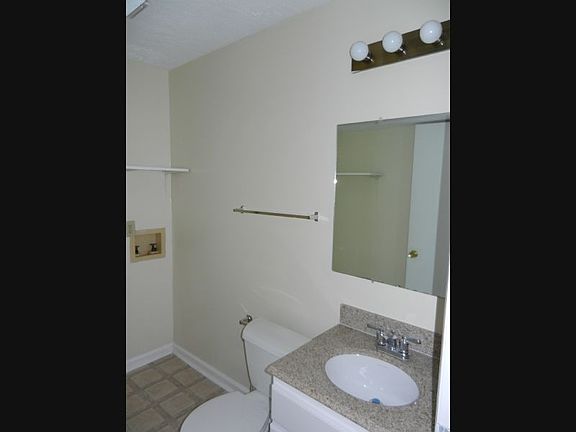 5th image of 540 Village Ln