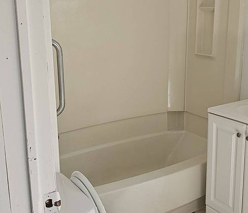 3rd image of 275-277 Glenwood Ave #275-1