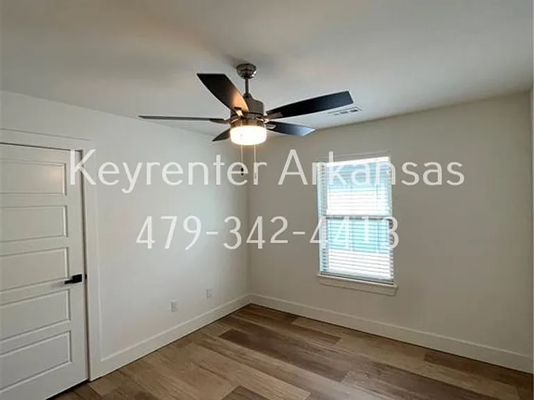 SW Livingston Sq Duplex — Photo 9