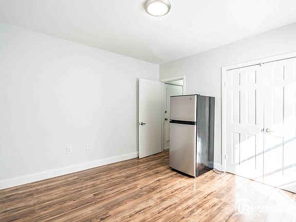 4th image of 437 NE 82nd St APT 14