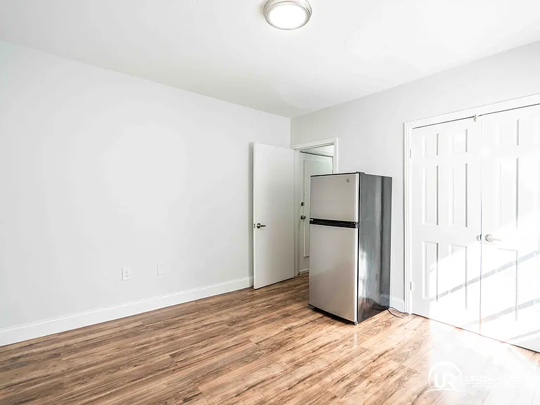 437 NE 82nd St #14 — Photo 5
