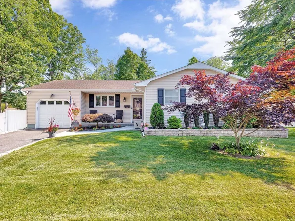 130 Sawyer Avenue, West Babylon, NY 11704