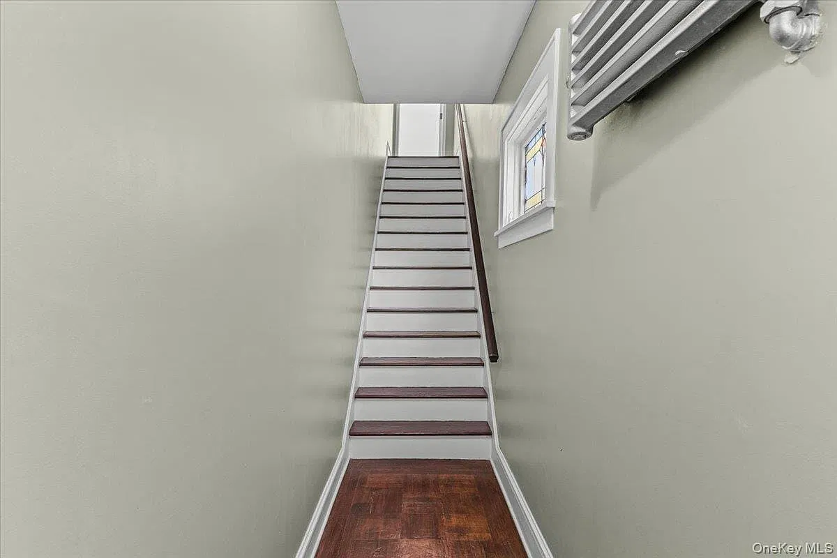 3 bed, 1.0 bath, 1289 sqft, $4,000 — Photo 3