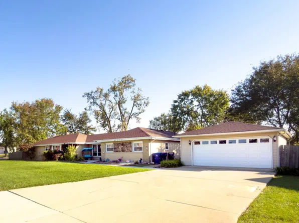 8501 S 82nd Ct, Hickory Hills, IL 60457