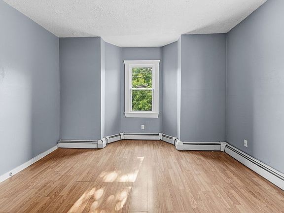 5th image of 1272 Pleasant St