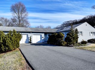 92 Dalewood Rd, Newington, CT 06111