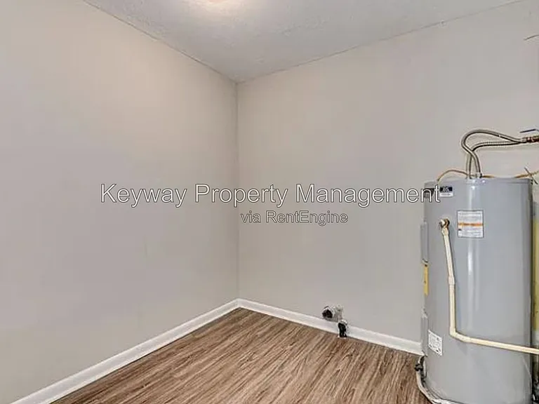 2204 Sandra Ct — Photo 19