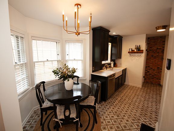 3rd image of 928 N Lesley Ave