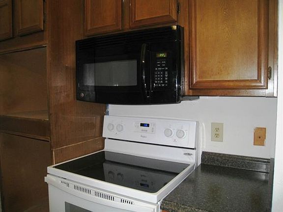 5th image of 2105 Count Fleet Dr Unit 207