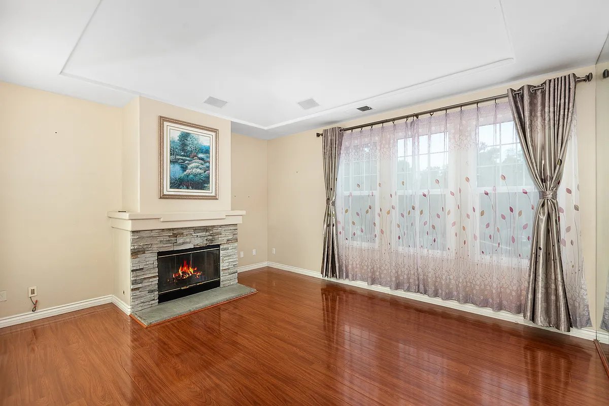 2 bed, 1280 sqft, $3,600 — Photo 3