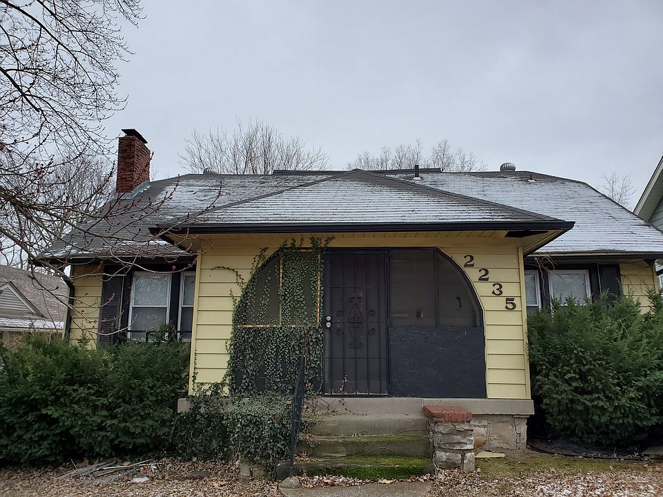 1st image of 2235 E 70th St