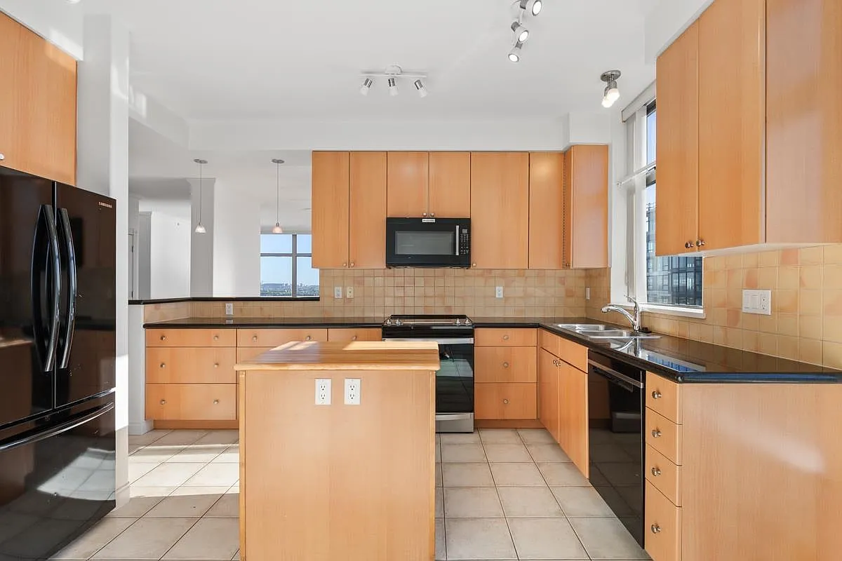 3 bed, 2175 sqft, $6,800 — Photo 3