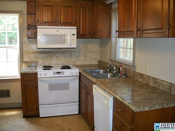 2nd image of 1401 8th St NE