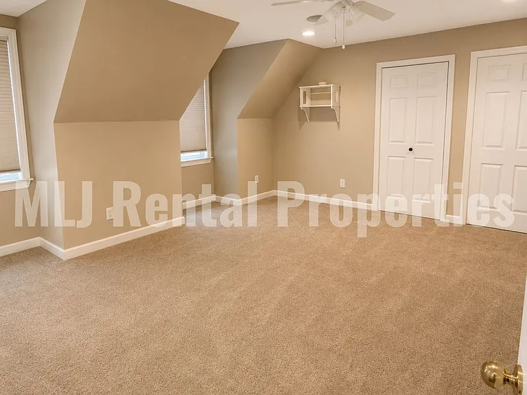 5881 S Irvington Ave — Photo 43