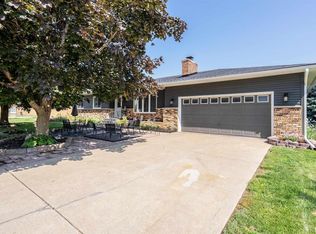 250 W Park View Dr, Walcott, IA 52773