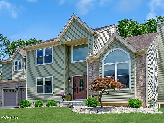 2nd image of 1445 Golden Hemlock Way