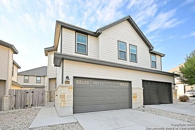 3 bed, 2.5 bath, 1272 sqft, $1,595 — Photo 1