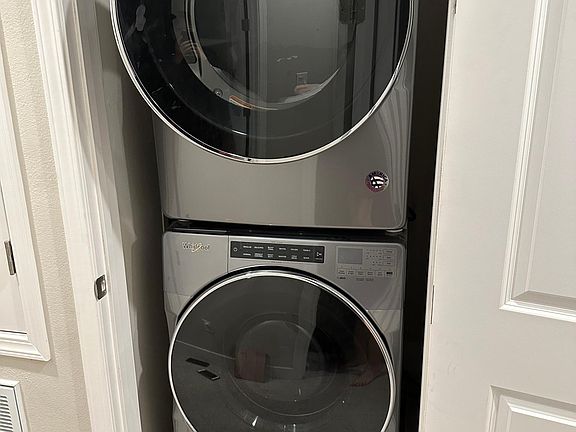 3rd image of 625 Cinnamon Cir