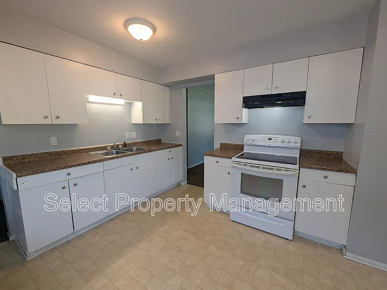 5425 Webster St — Photo 6